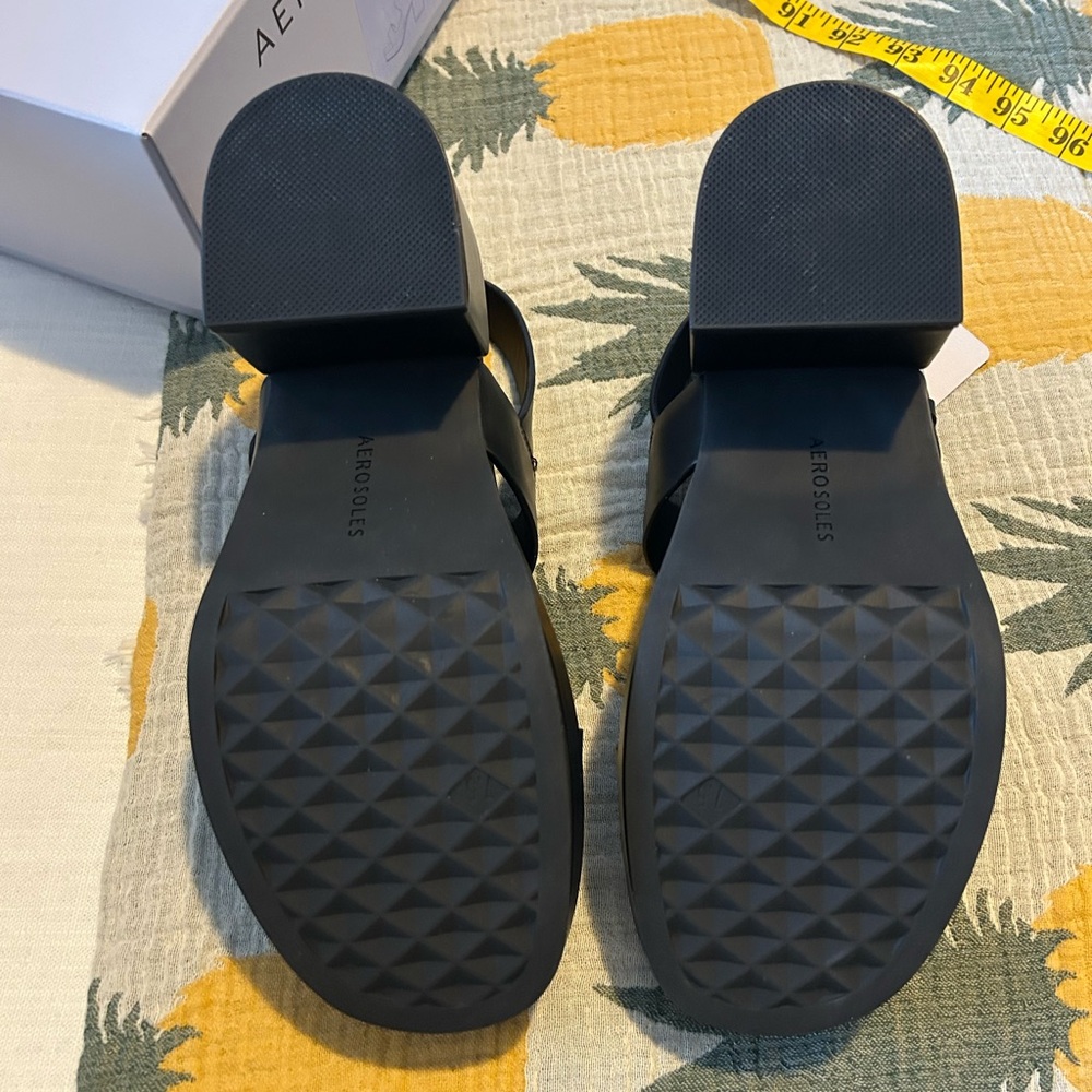 AEROSOLES Women's Black Strappy Clarkson Sandals - Picture 4 of 8